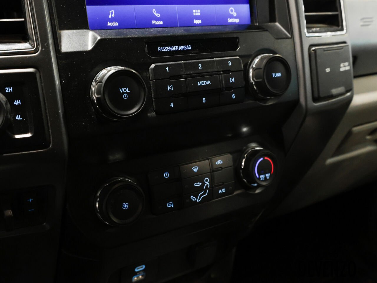 2020 Ford Super Duty F-450 DRW White Saint-Eustache - photo #18