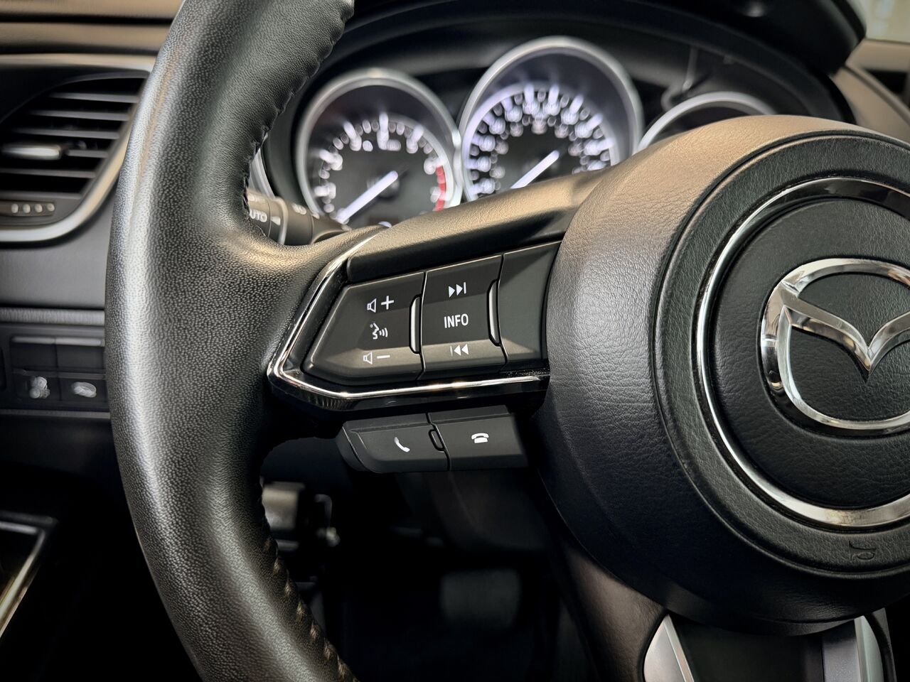 2021 Mazda CX-9 White Notre-Dame-des-Prairies - photo #26