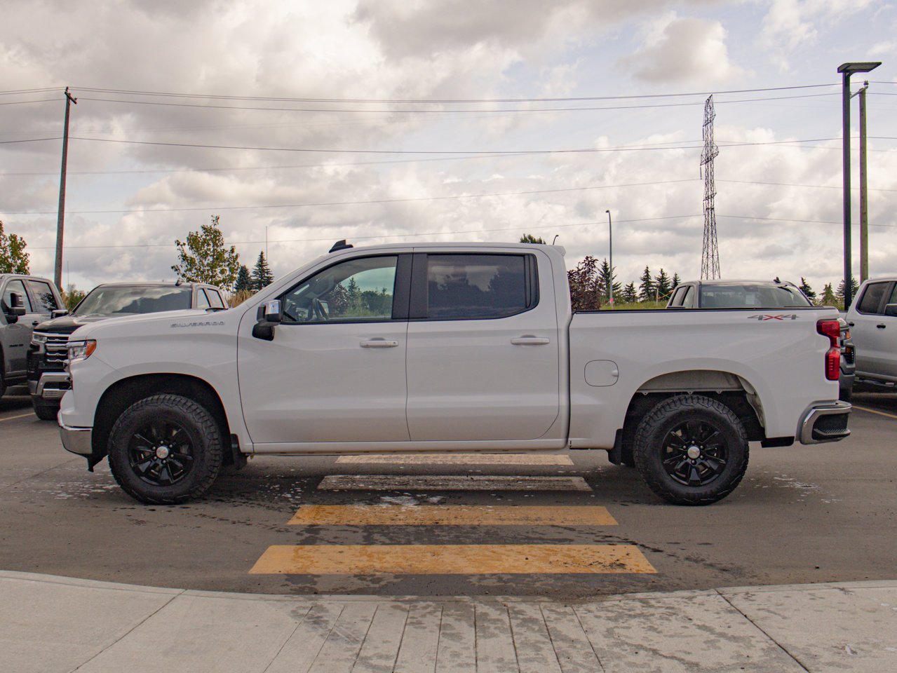 2025 Chevrolet Silverado 1500 4WD Crew Cab 147 LT White Sherwood Park - photo #6