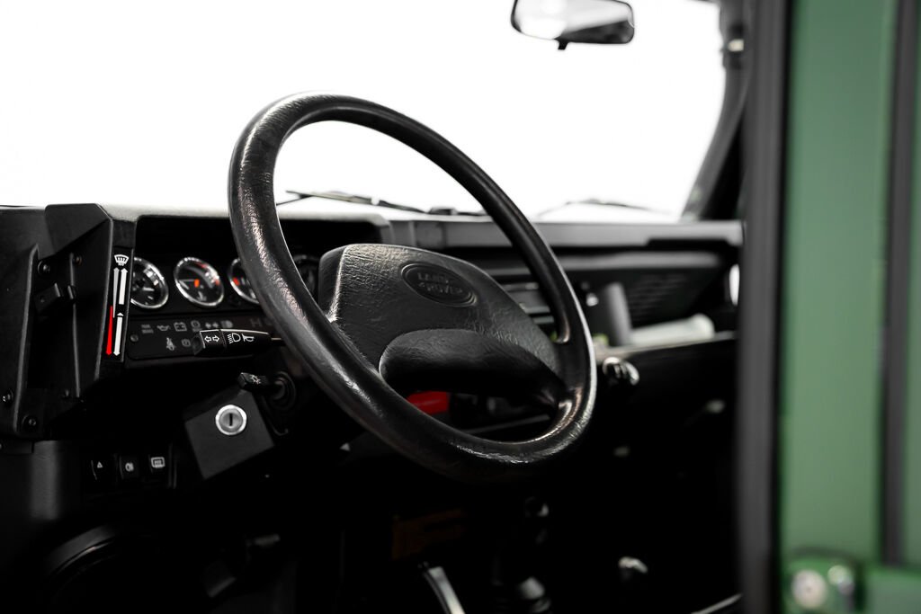 1997 Land Rover Defender Green Montreal - photo #8