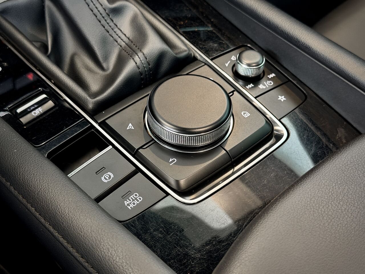 2024 Mazda Mazda3 Sport Grey Notre-Dame-des-Prairies - photo #30