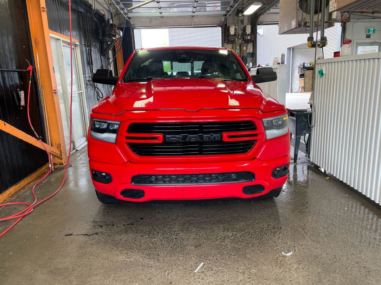 Ram 1500 SPORT 4X4 V8 *LEVEL 2* CUIR SIÈGES VENT BEDLINER 2020 Rouge Saint-Jérôme - photo #3