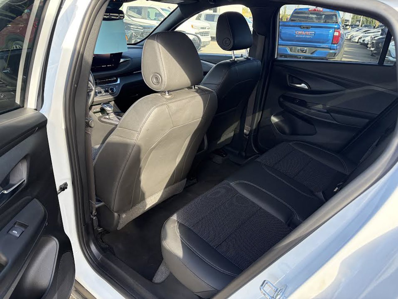 2025 Buick Envista FWD 4dr Preferred White Sherwood Park - photo #4