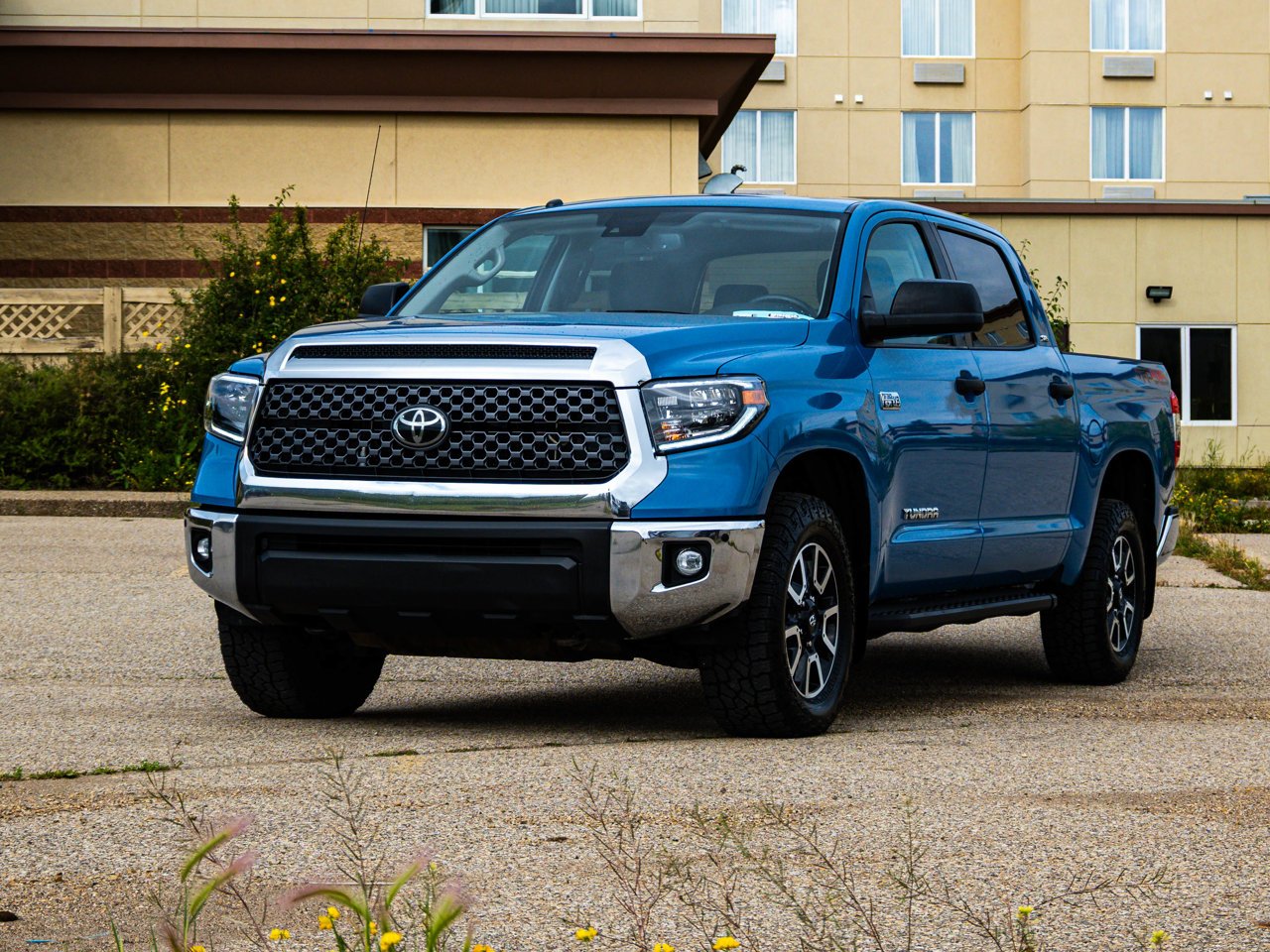 2019 Toyota Tundra 4x4 Crewmax SR5 Plus 5.7L Blue Sherwood Park - photo #3