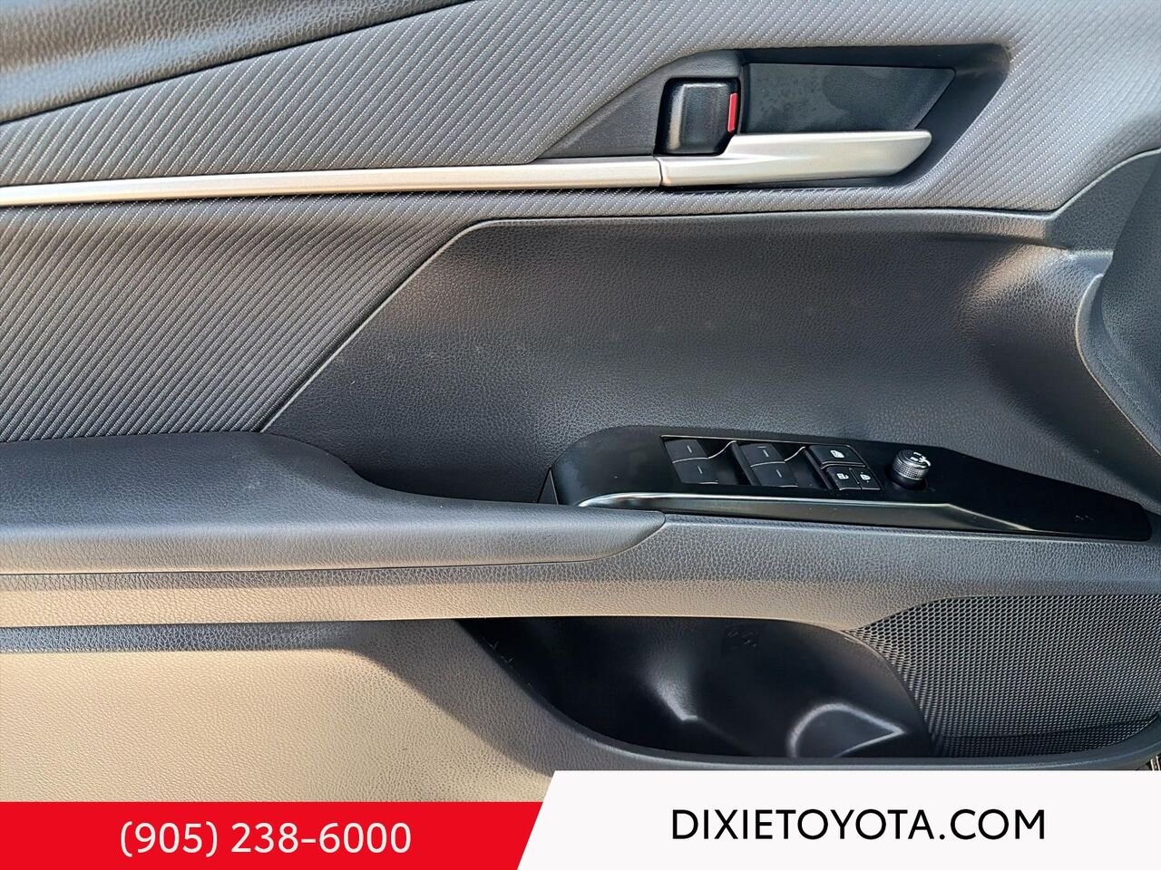 2025 Toyota Camry HYBRID SE UPGRADE AWD / CLEAN CARFAX / HEATED SEATS / MOONROOF / CARPLAY AND ANDROID AUTO Black Mississauga - photo #7