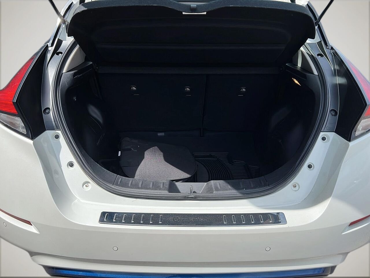 Nissan LEAF SV 40 KWH 2021 Blanc Québec - photo #22