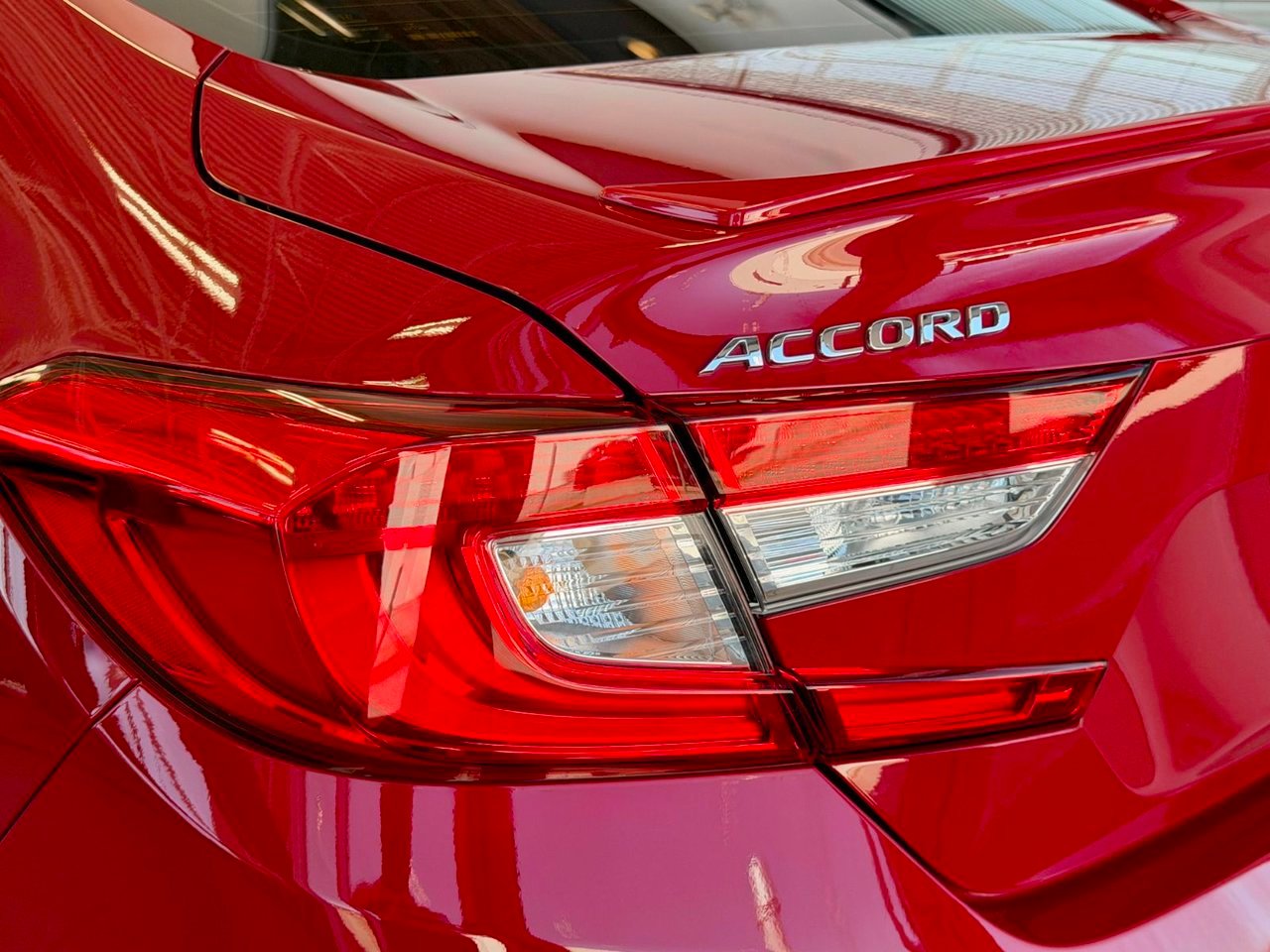2019 Honda Accord Sedan Red Notre-Dame-des-Prairies - photo #7