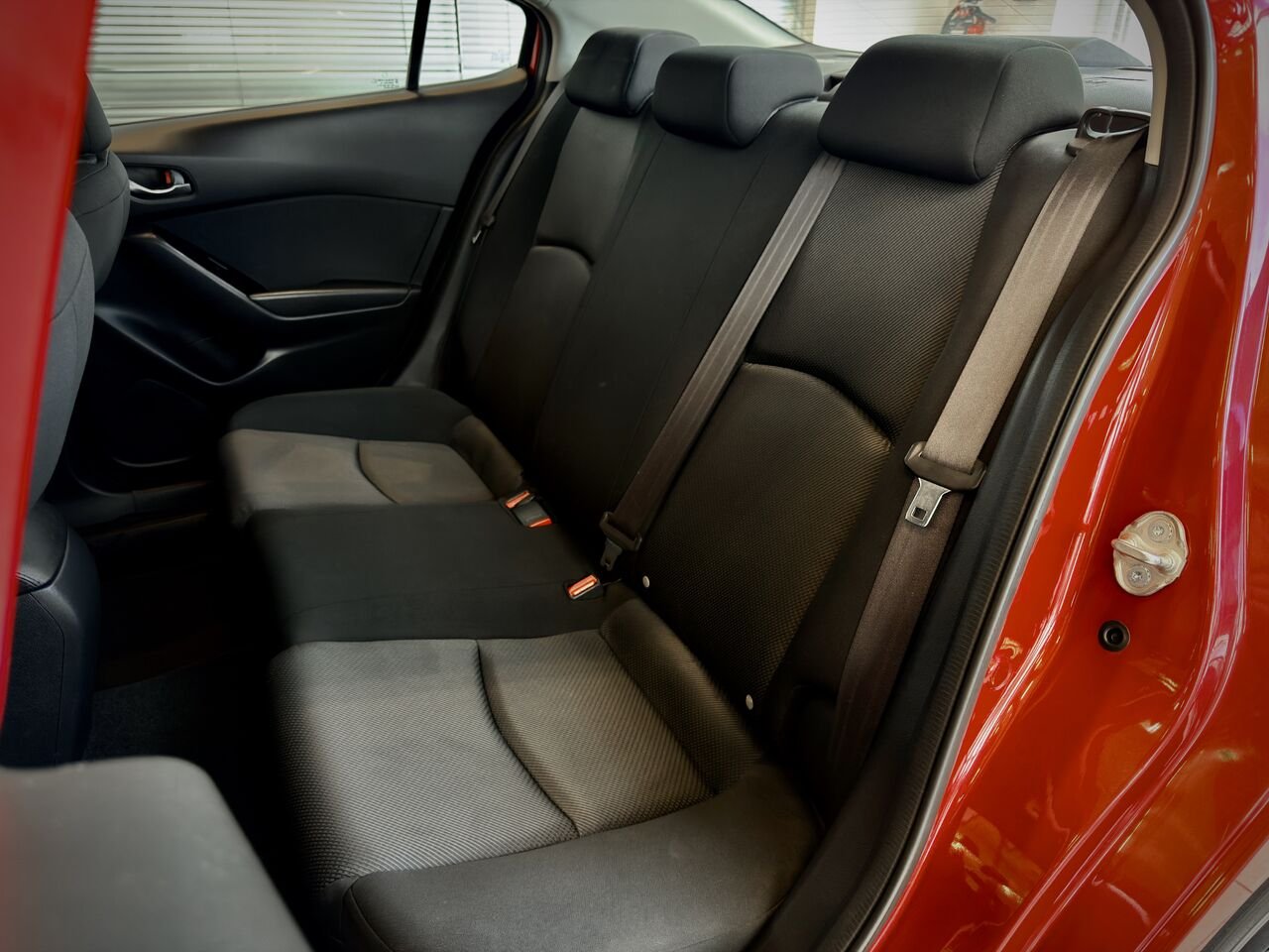 2018 Mazda Mazda3 Red Notre-Dame-des-Prairies - photo #14