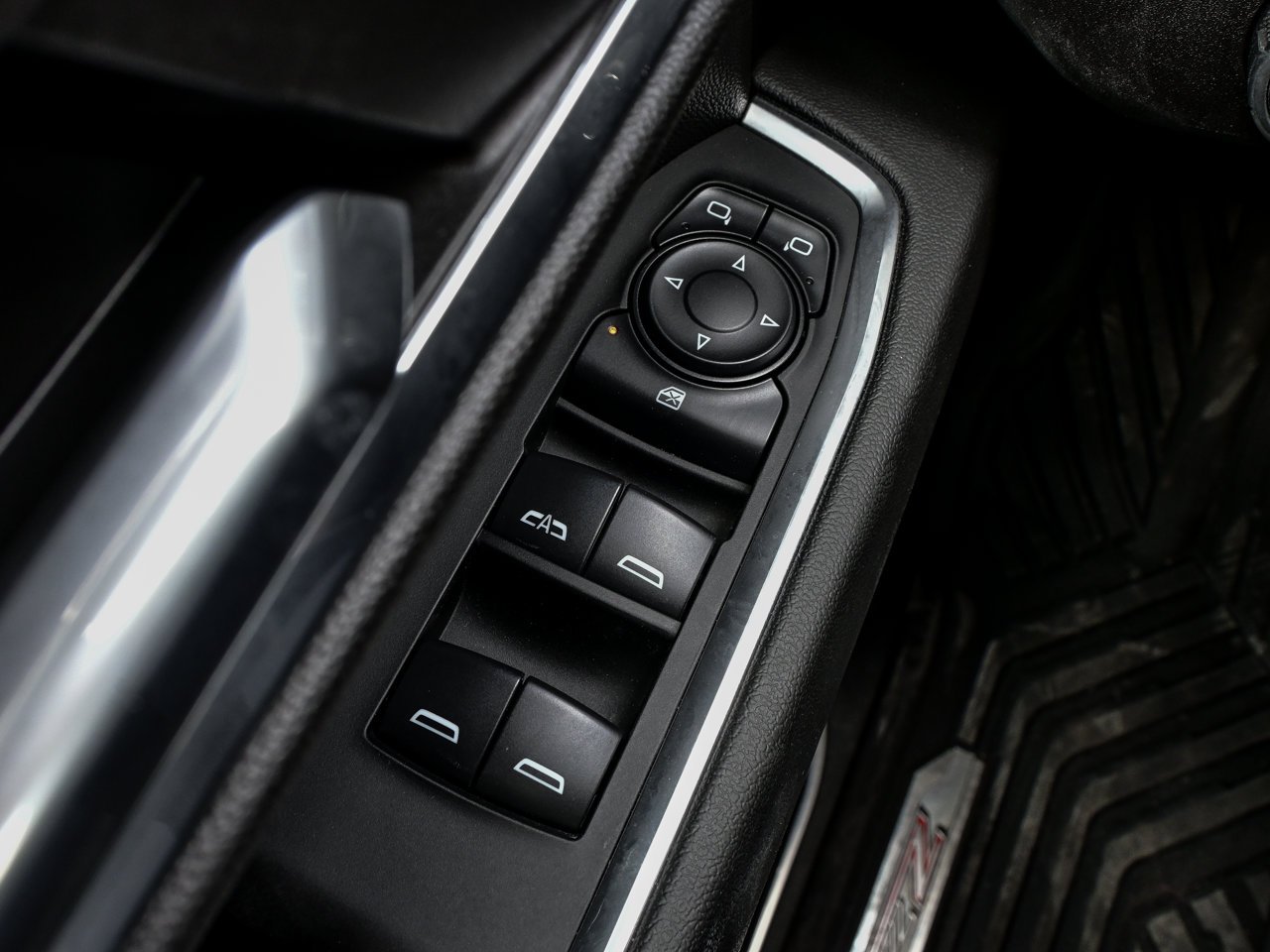 2024 Chevrolet Silverado 1500 4WD Crew Cab 147 RST White Sherwood Park - photo #17