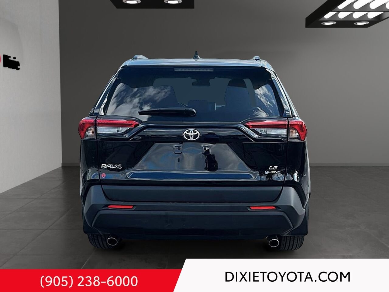 2025 Toyota RAV4 HYBRID LE AWD / CLEAN CARFAX / HEATED SEATS / TOYOTA SAFETY SENSE / CARPLAY AND ANDROID AUTO Black Mississauga - photo #6