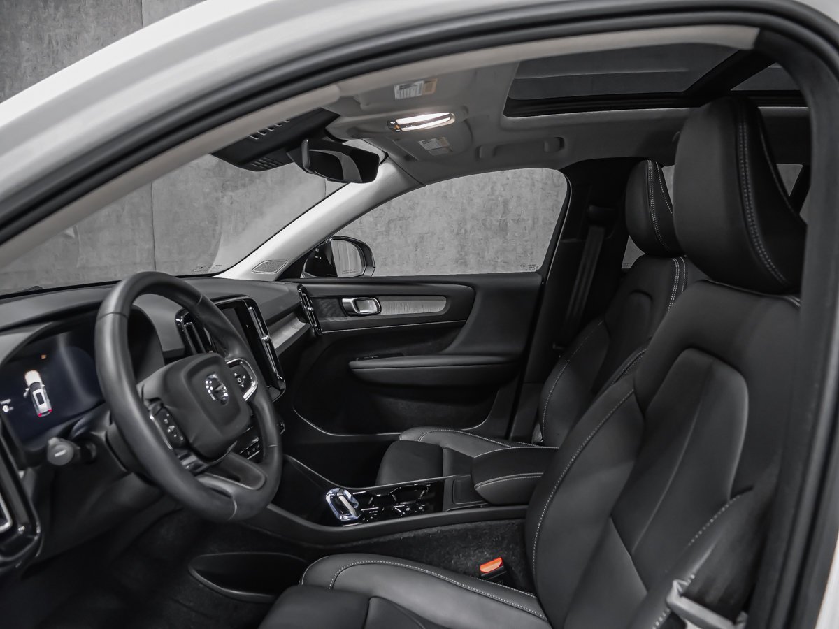 Volvo XC40 B5 PLUS DARK CLIMAT CYCLISTE 2026 Blanc Montréal - photo #10