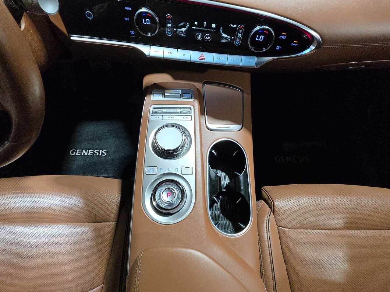 Genesis GV70 2.5T Advanced Plus TI, toit ouvrant panoramique, navigation, sièges fonction mémoire, volant 2022 Bleu Val-David - photo #12