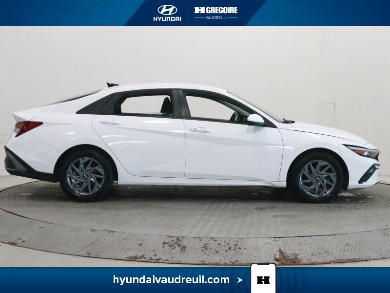 Hyundai Elantra YE21 | Preferred IVT 2024 Blanc Laval - photo #12