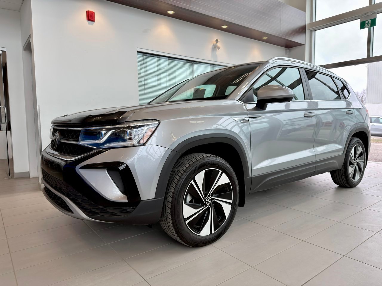 Volkswagen Taos 2023 Argent Notre-Dame-des-Prairies - photo #2
