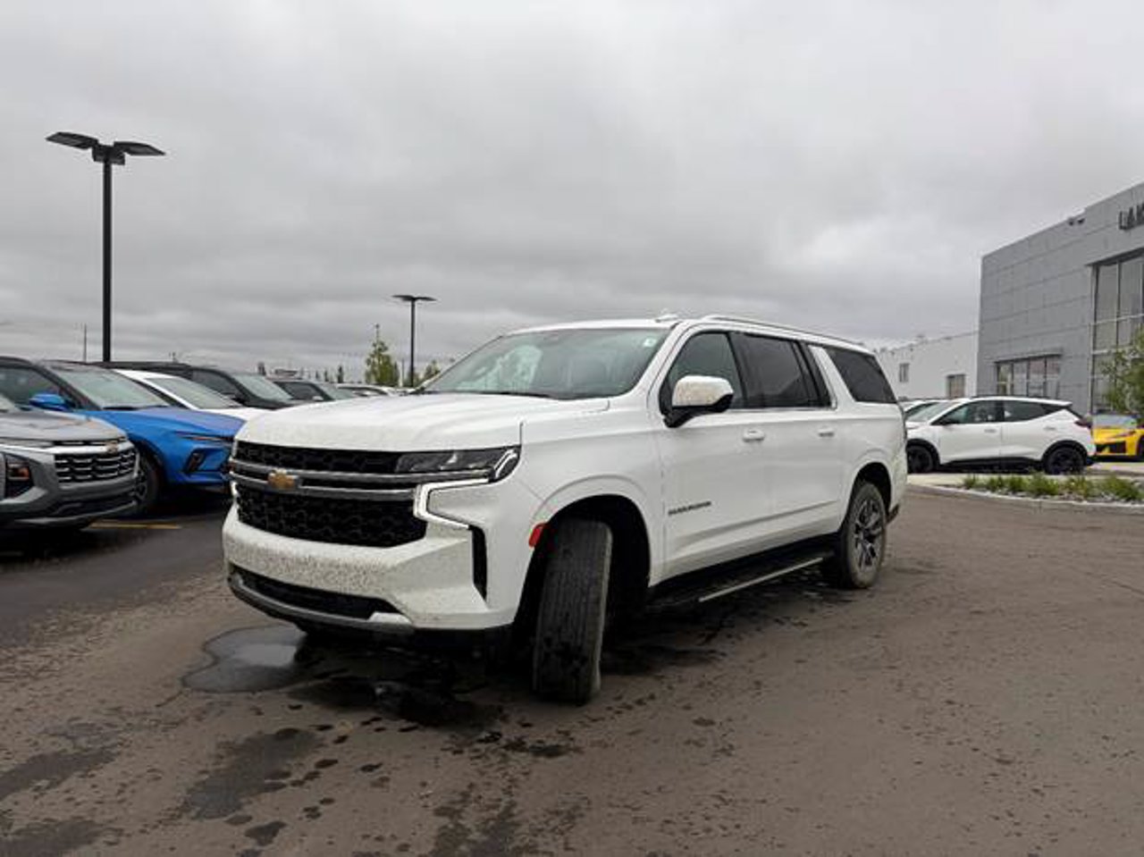2023 Chevrolet Suburban 4WD 4dr LS White Sherwood Park - photo #2