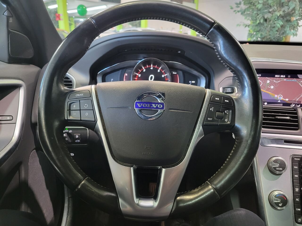 2017 Volvo XC60 Grey  - photo #18