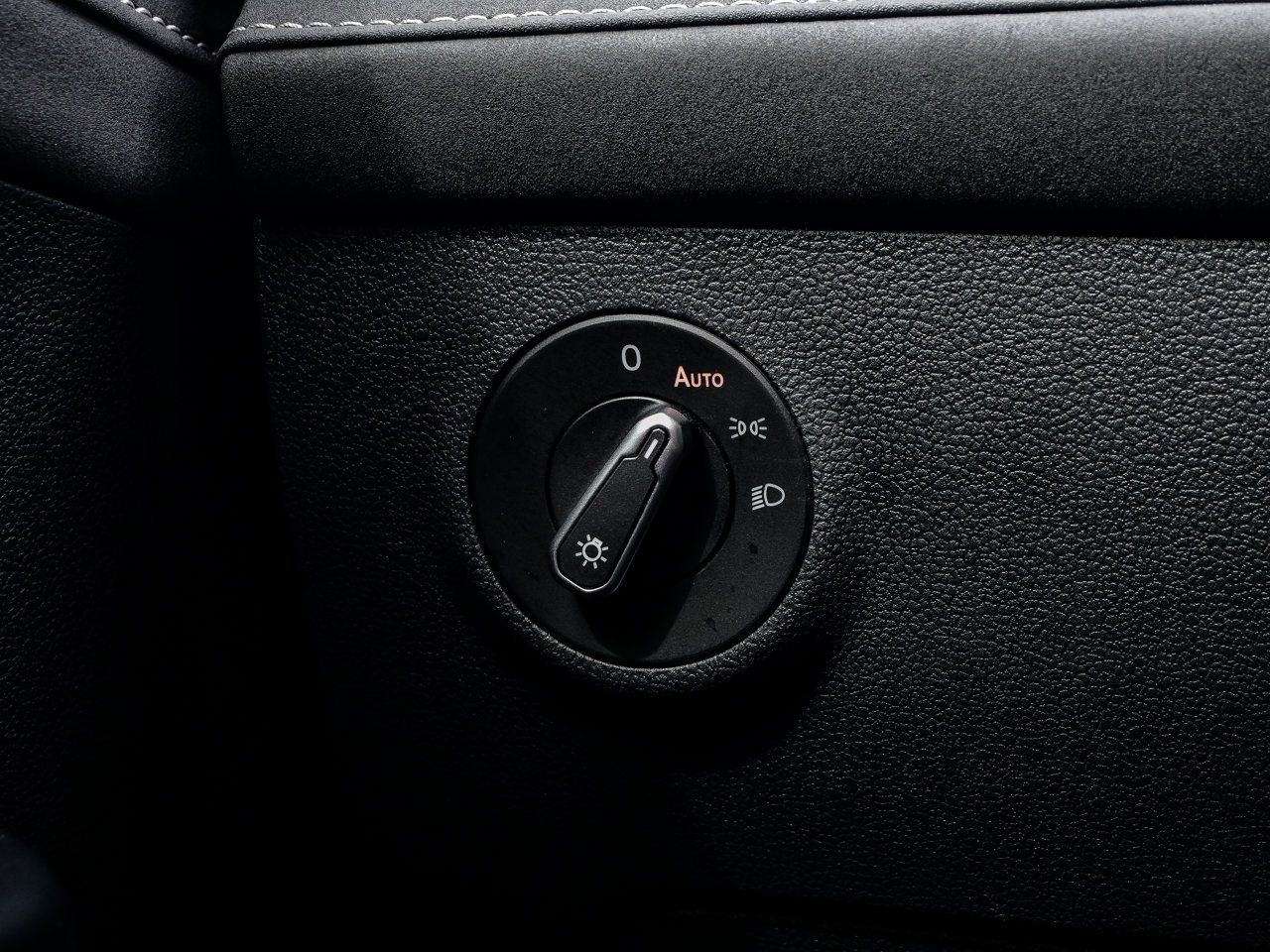 2026 Volkswagen Taos Comfortline Black Edition 4MOTION White Sherwood Park - photo #19