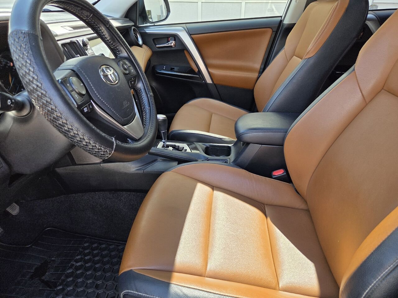 Toyota RAV4 Hybride 2017 Blanc Mont-Laurier - photo #15