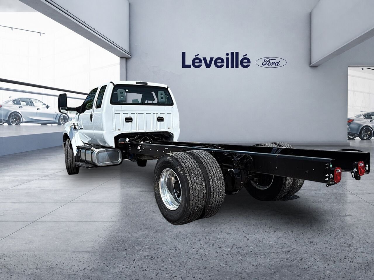 2026 Ford Super Duty F-750 Straight Frame Oxford White Saint-Jérôme - photo #3