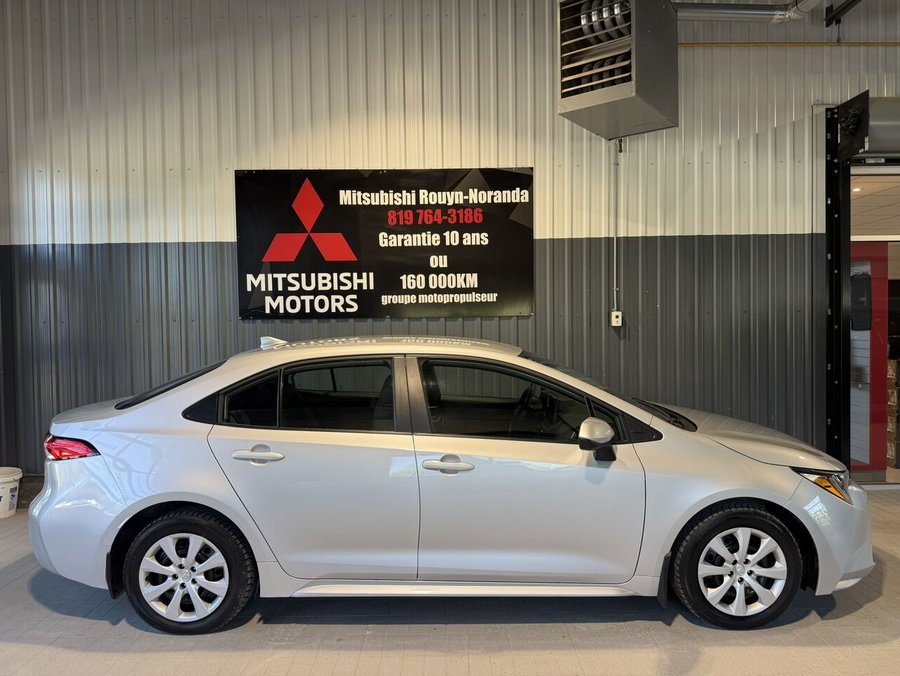 Toyota Corolla LE CVT 2024 Blanc