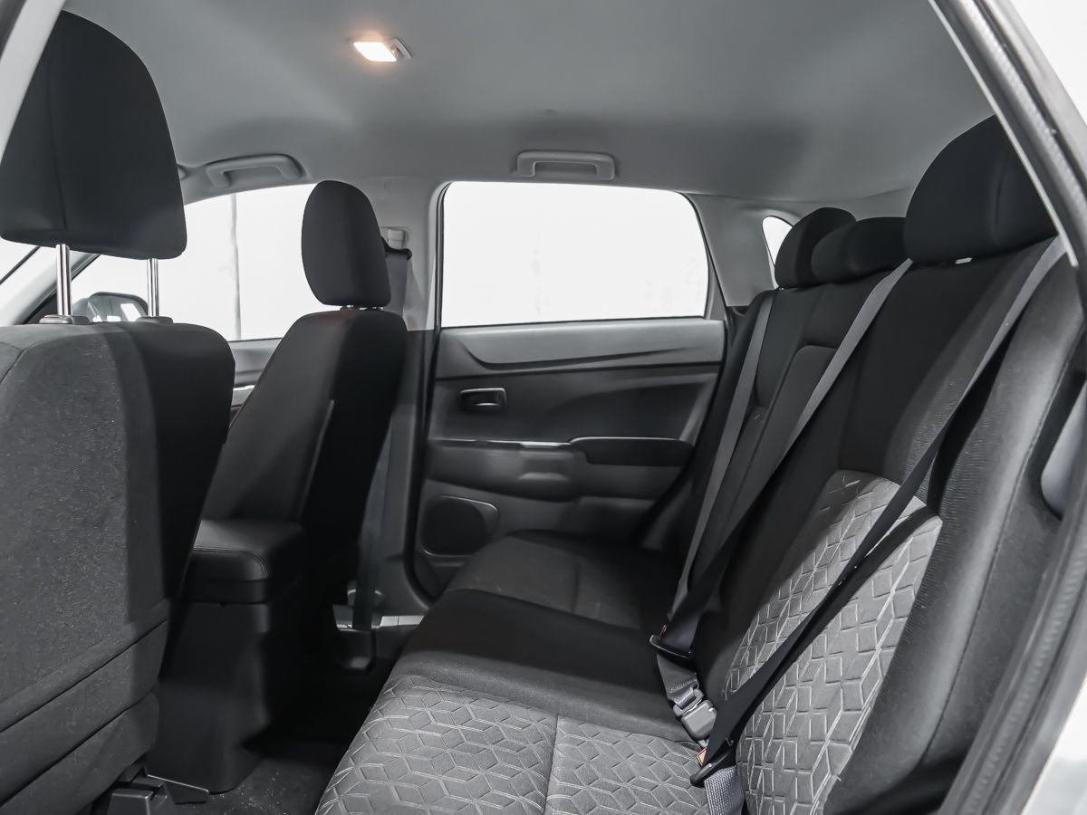 2026 Mitsubishi RVR SE White Diamond Montreal - photo #7