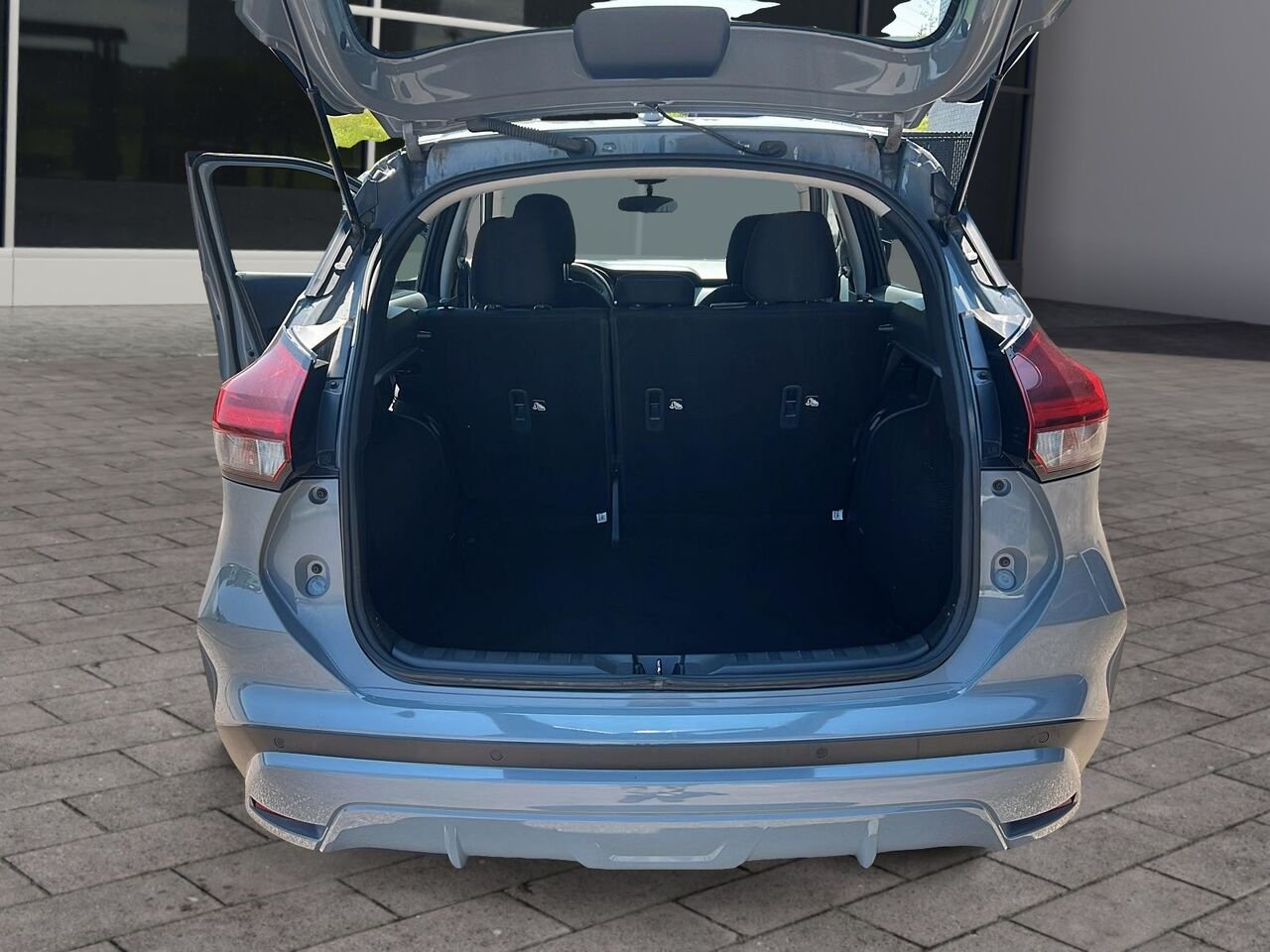 2024 Nissan Kicks SV TA Grey Québec - photo #23