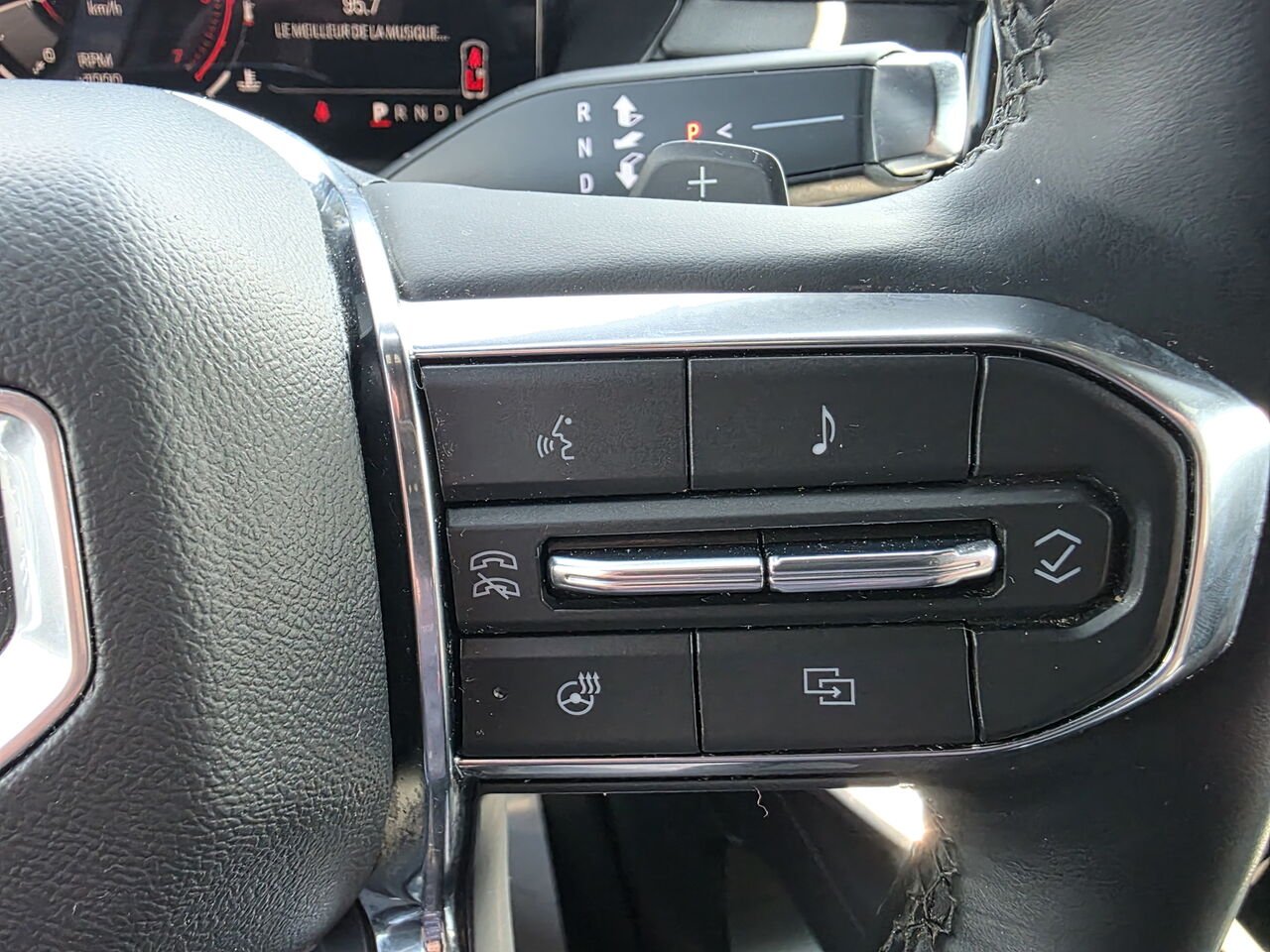 2024 GMC Acadia Elevation White Rouyn-Noranda - photo #38