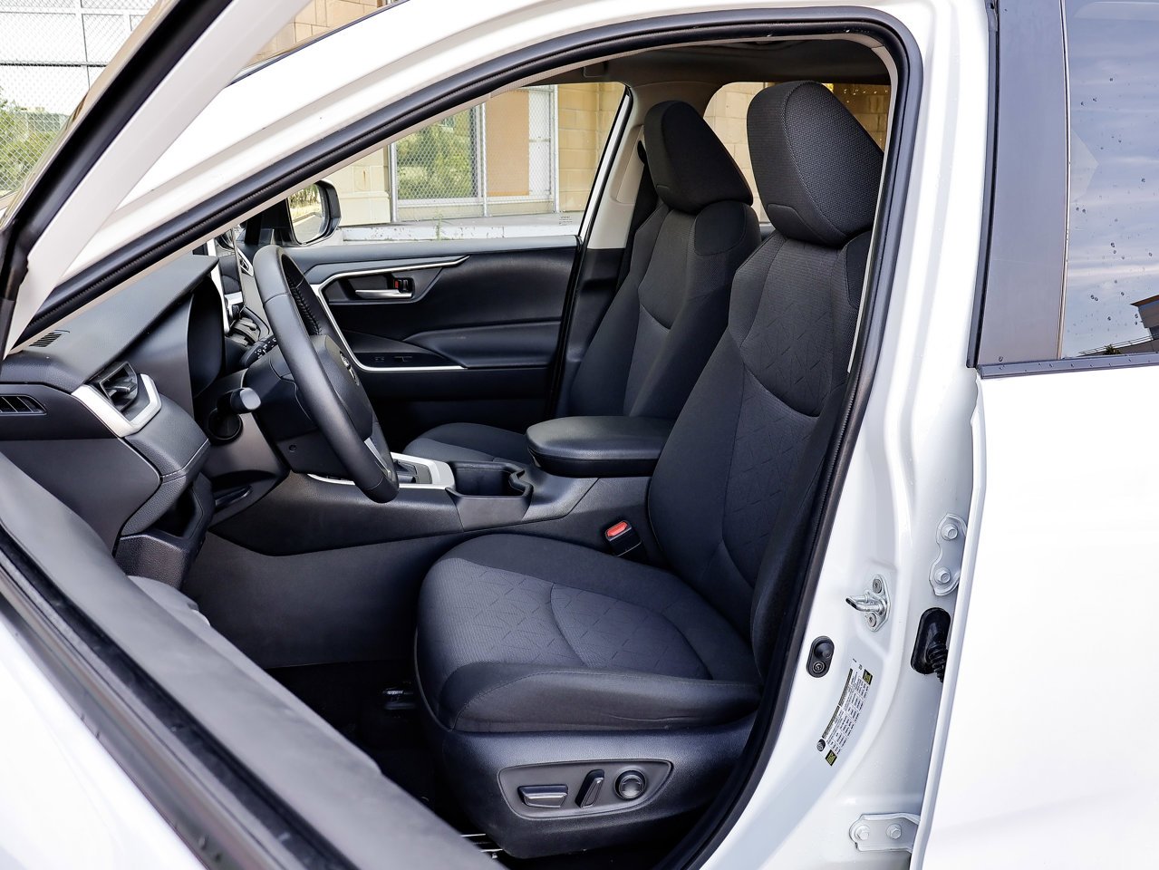 2024 Toyota RAV4 XLE AWD White Sherwood Park - photo #16