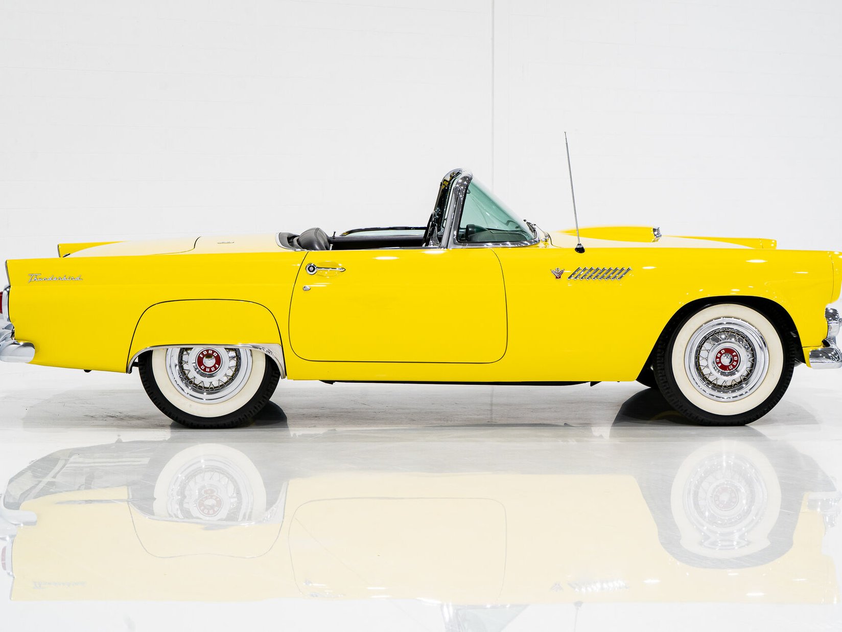 Ford Thunderbird **PRICE IN USD** Fully restored 1955 Montréal - photo #23