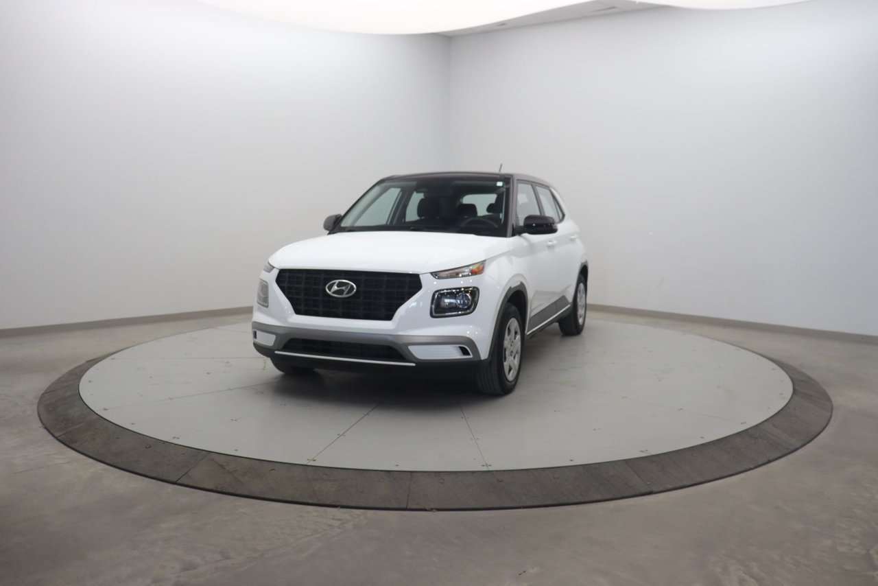 2023 Hyundai Venue Essential White Baie-Comeau - photo #0