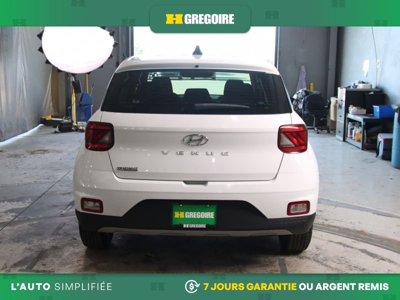 2022 Hyundai Venue White Laval - photo #5