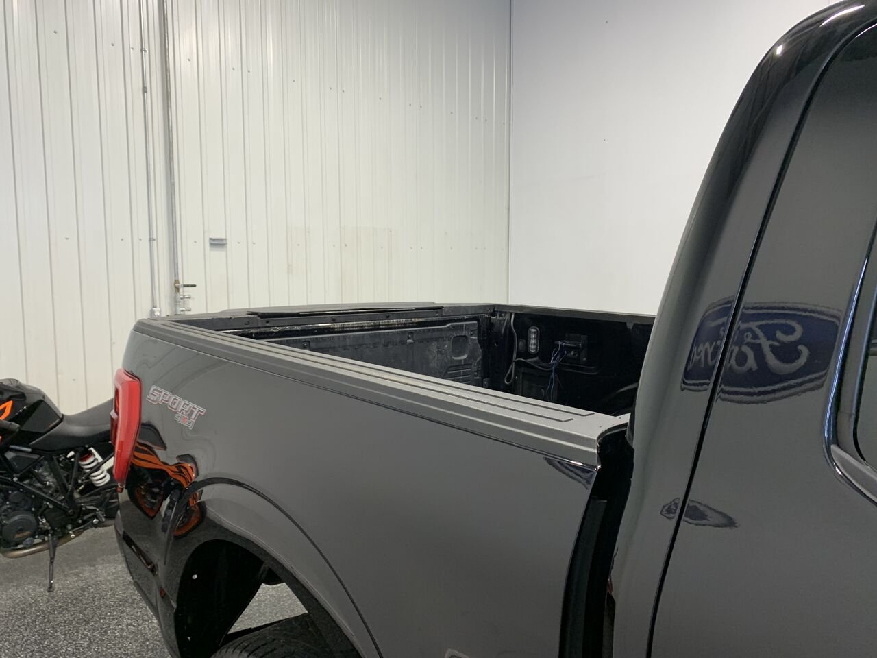 2022 Ford F-150 XLT cabine SuperCrew 4RM caisse de 5,5 pi Black Châteauguay - photo #5