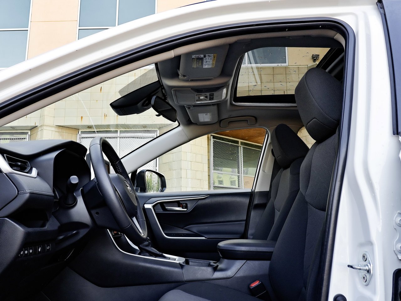2024 Toyota RAV4 XLE AWD White Sherwood Park - photo #15