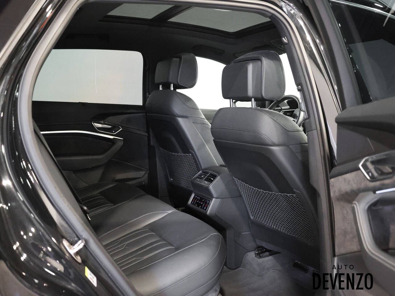 2019 Audi e-tron Black Saint-Eustache - photo #9
