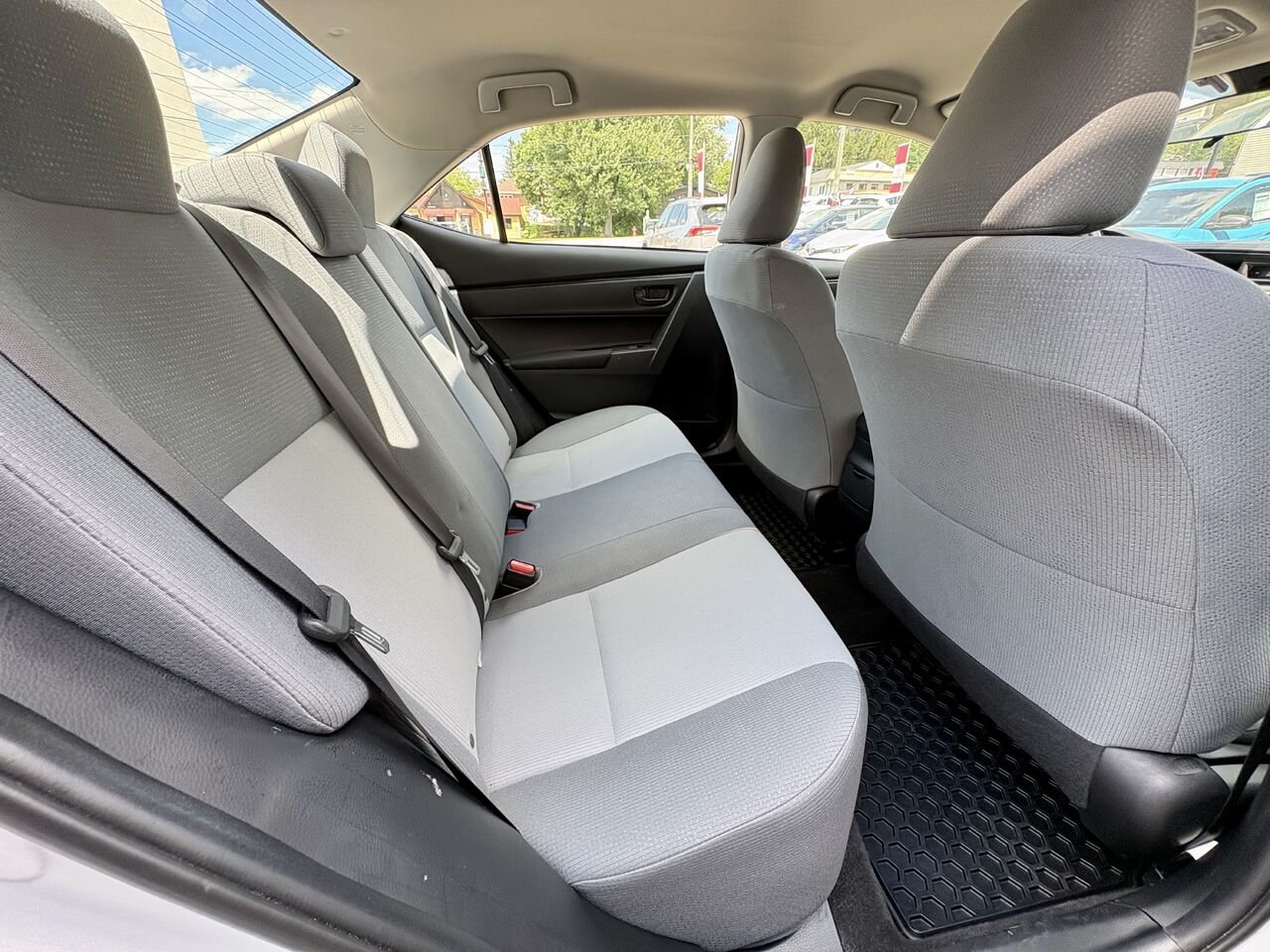 Toyota COROLLA 2017 Argent Mont-Laurier - photo #17