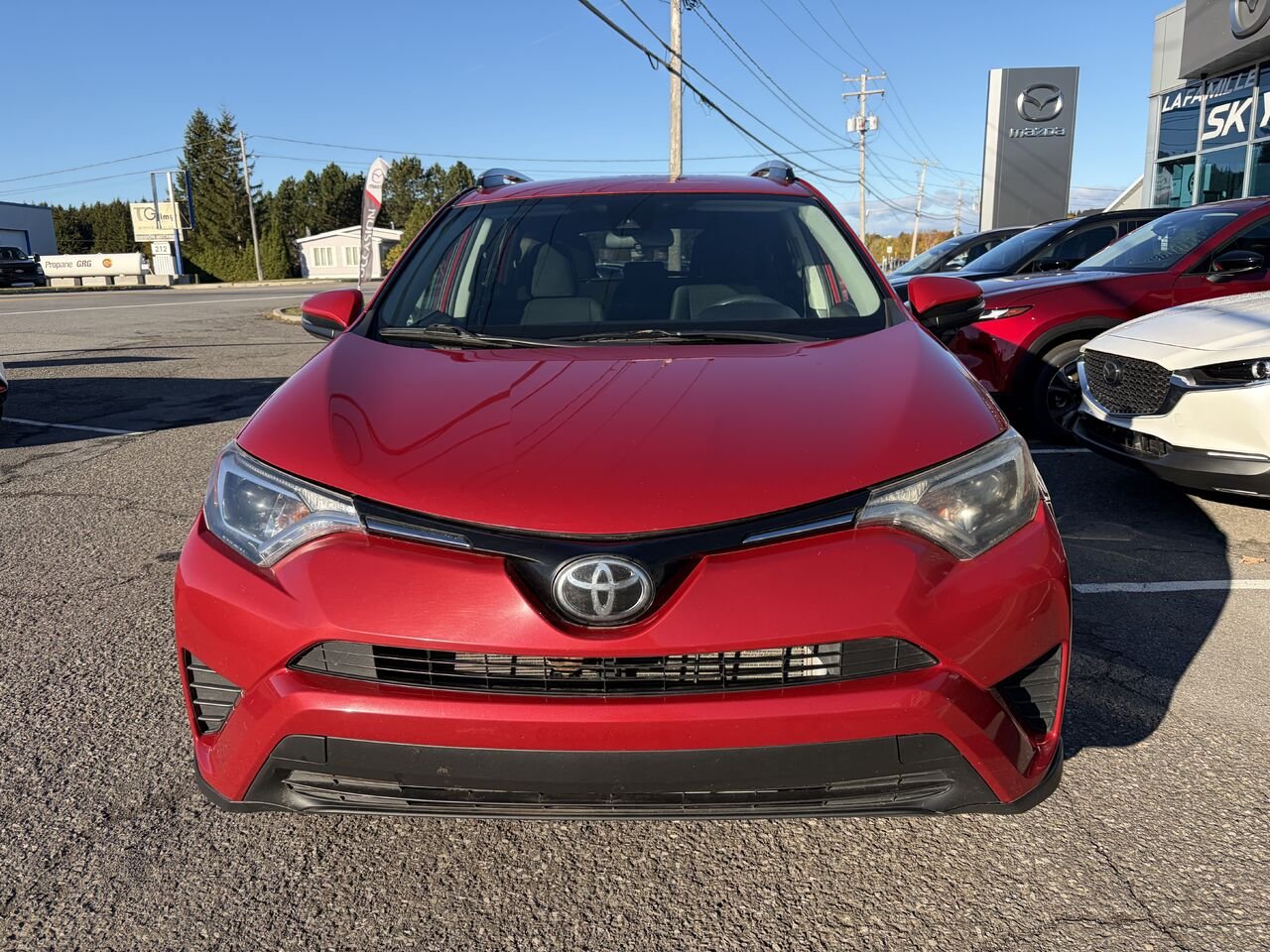 Toyota RAV4 4 portes LE traction avant 2017 Rouge Montmagny - photo #1