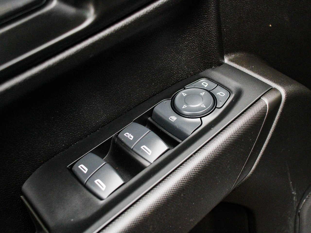 2025 Chevrolet Silverado 1500 4WD Crew Cab 147 Custom Black Sherwood Park - photo #15