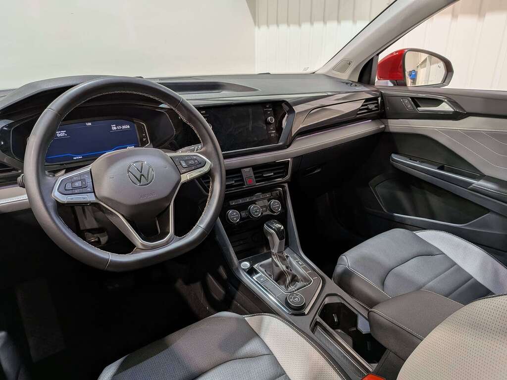 Volkswagen Taos Highline 4MOTION 2024 Rouge Val-David - photo #8