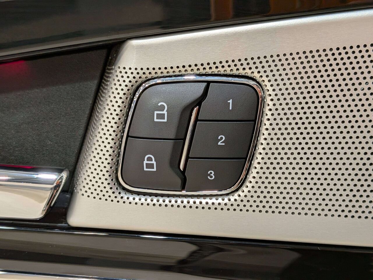 2022 Lincoln Nautilus Reserve AWD Black Val-David - photo #35