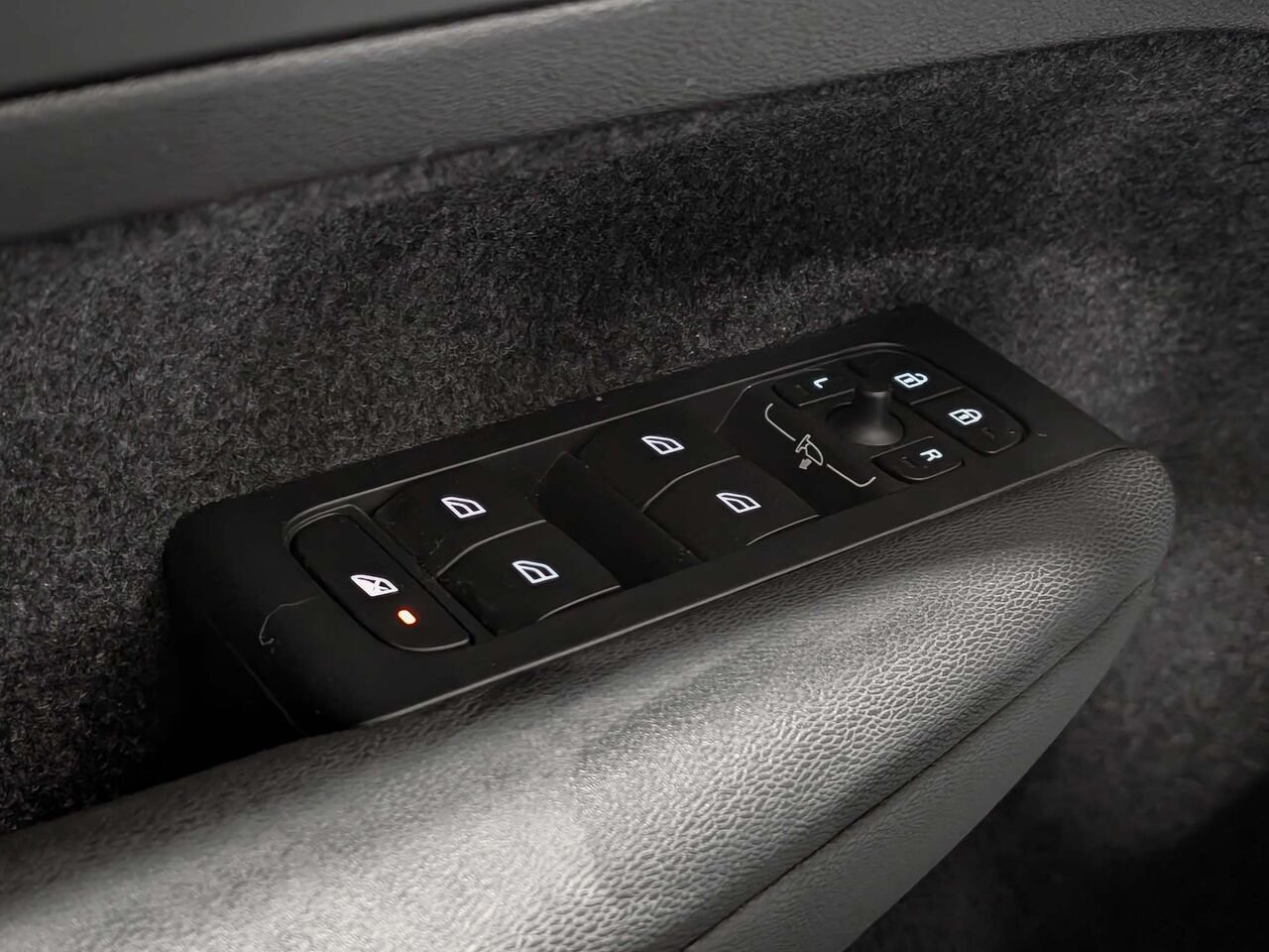 Volvo XC40 B5 Core AWD 2023 Noir Sherbrooke - photo #14