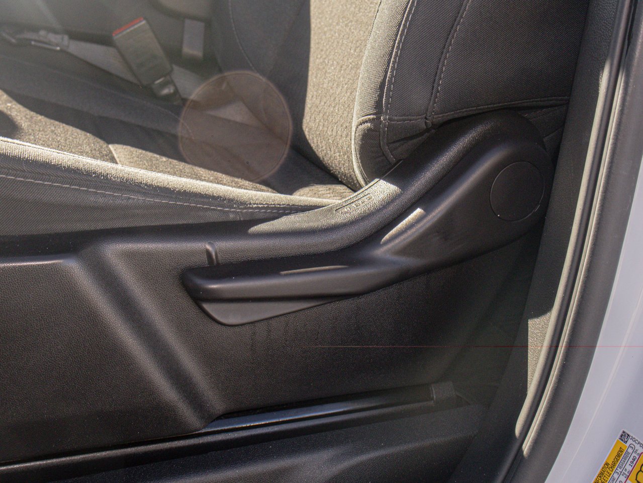 2023 Chevrolet Silverado 1500 4WD Crew Cab 147 LT White Sherwood Park - photo #17