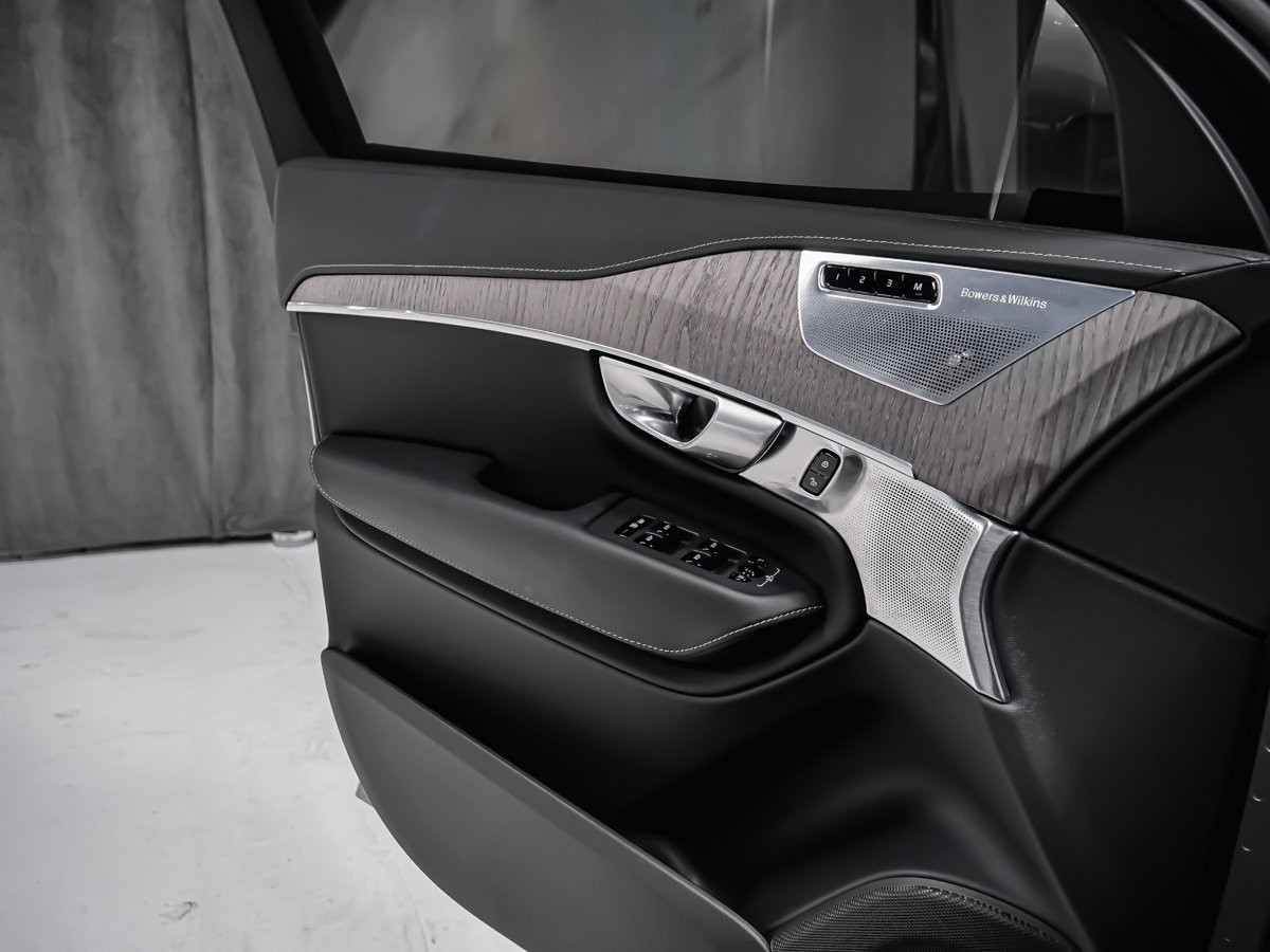 Volvo XC90 B6 ULTIMATE BRIGHT BOWERS & WILKINS 2024 Argent Montréal - photo #9