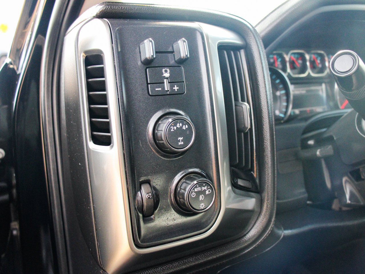 2019 Chevrolet Silverado 2500HD 4WD Crew Cab 153.7 LTZ Black Sherwood Park - photo #19
