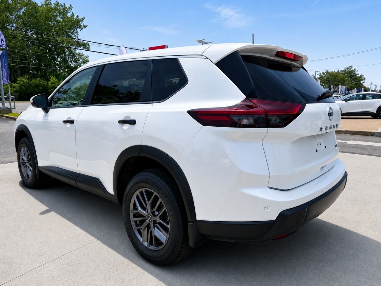 NISSAN Rogue ROGUE S 2026 Blanc Everest nacré triple couche Châteauguay - photo #3