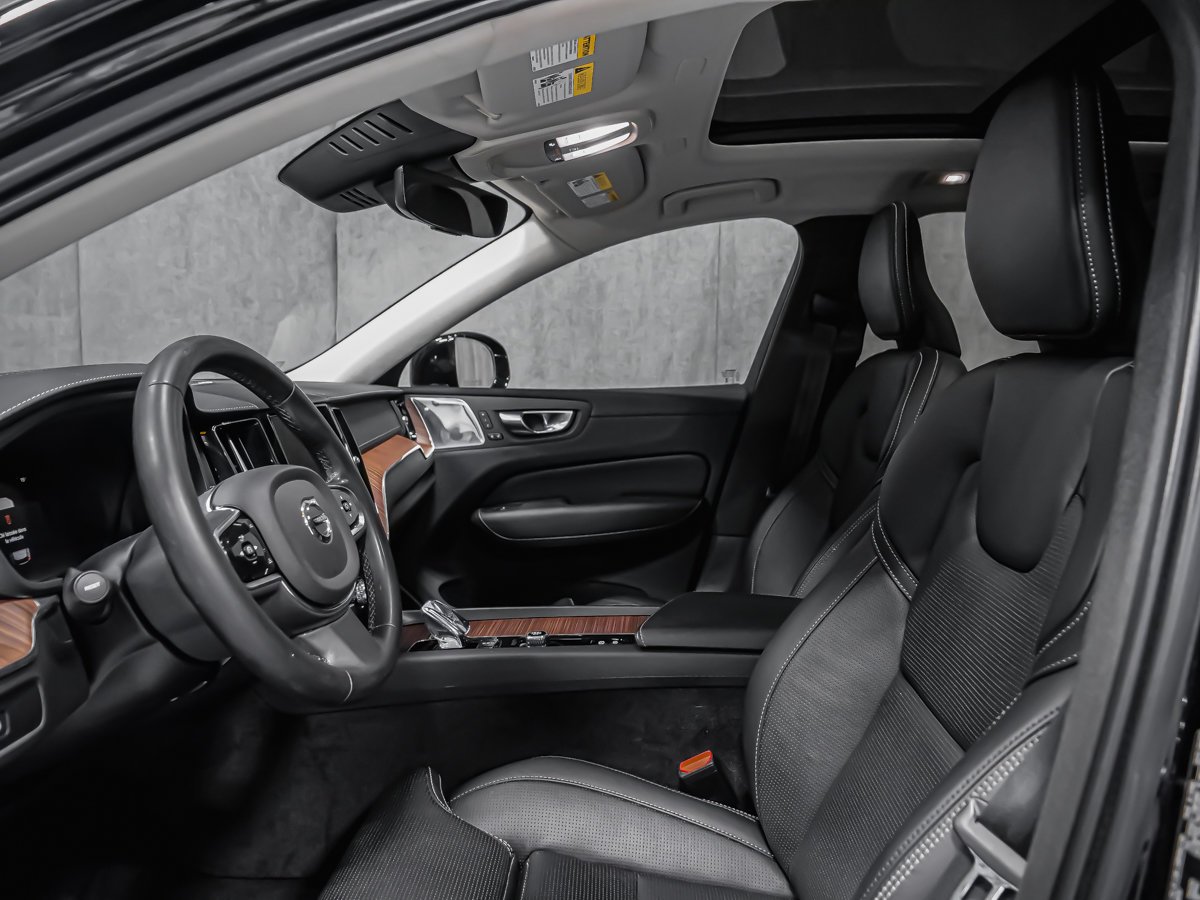 Volvo XC60 ULTIMATE BRIGHT THEME 2023 Noir Montréal - photo #11