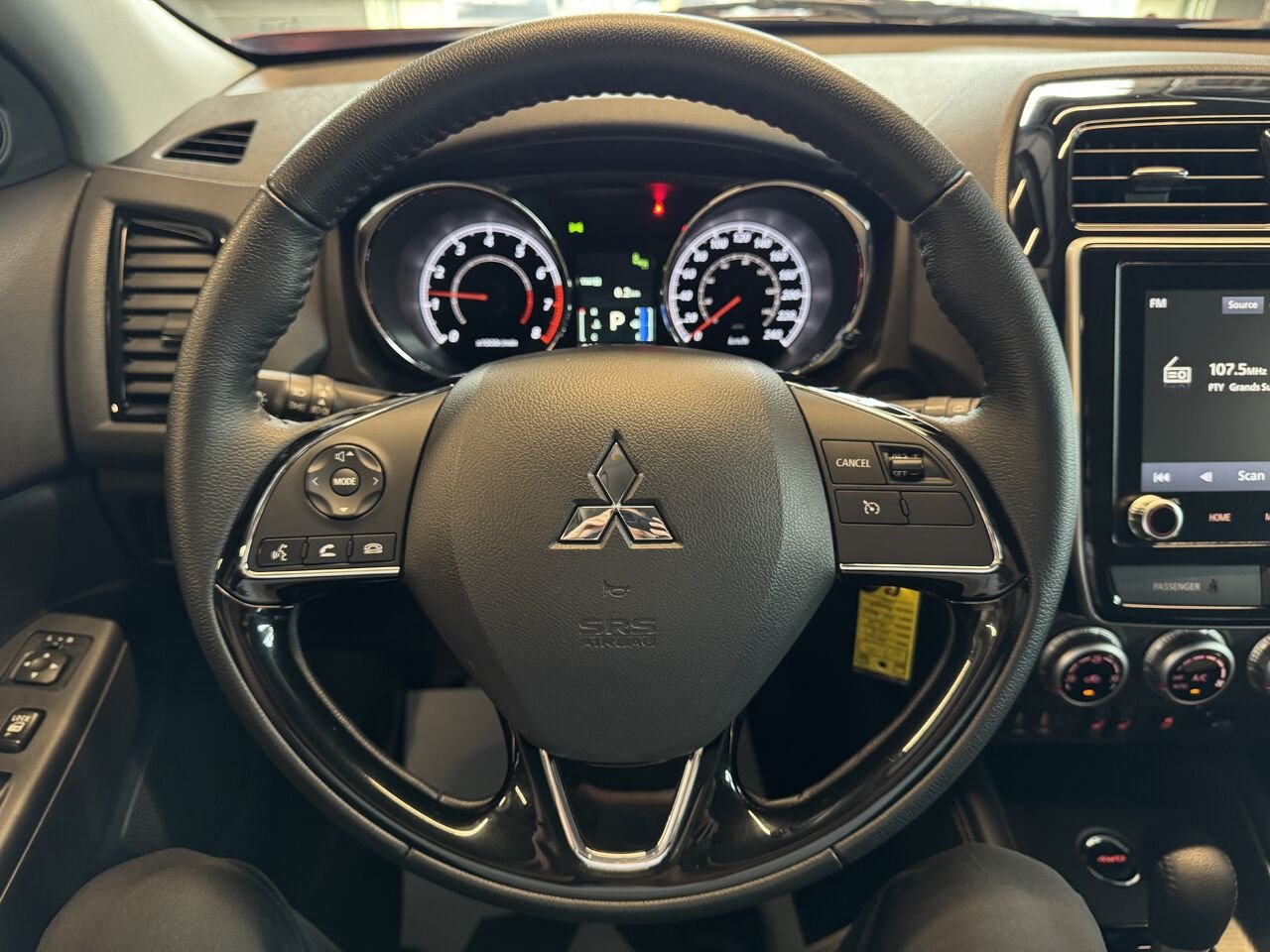 2023 Mitsubishi RVR Red Saint-Eustache - photo #14