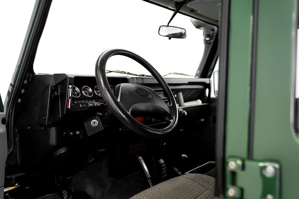 1997 Land Rover Defender Green Montreal - photo #9