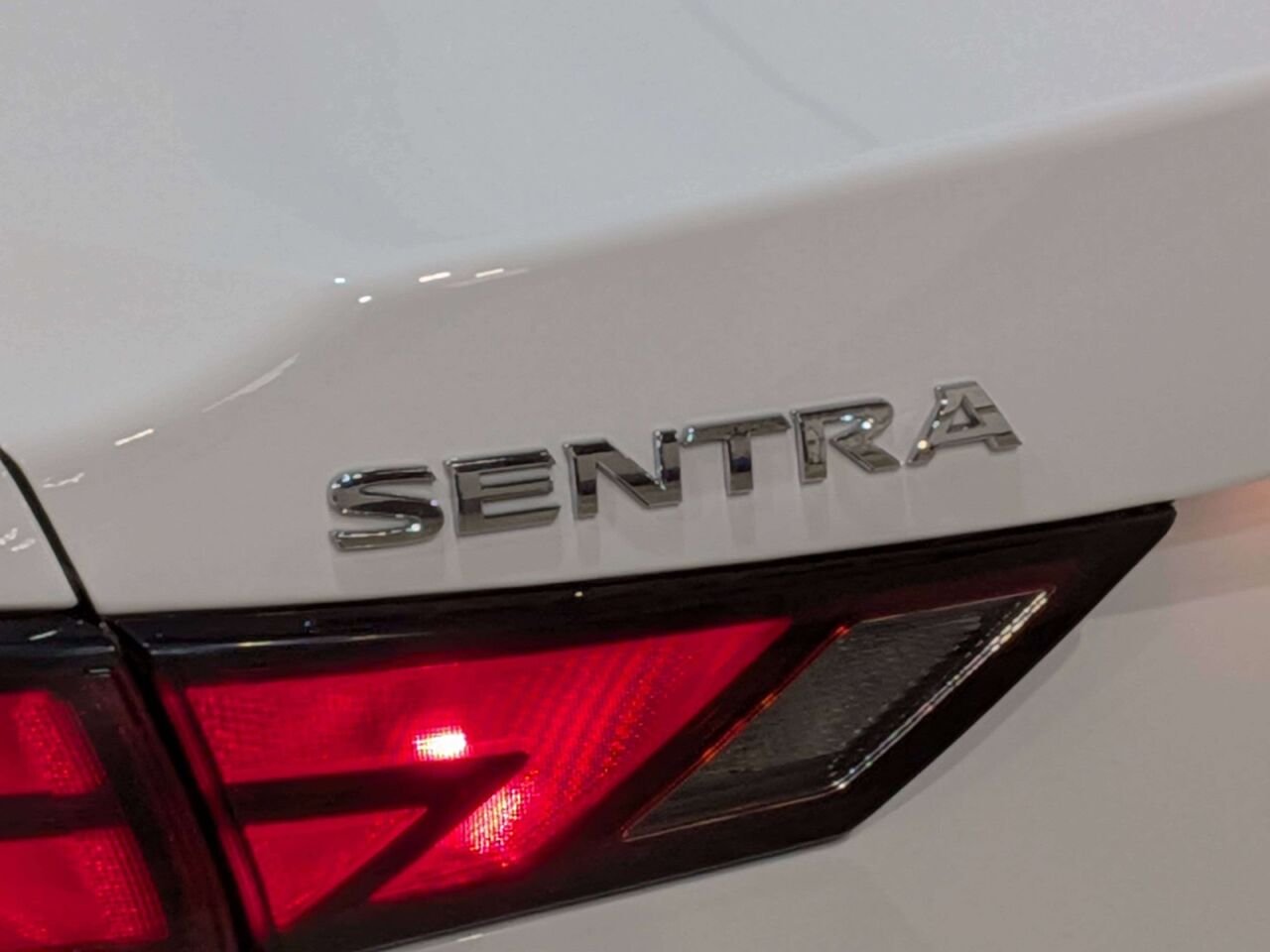 2024 Nissan Sentra S Plus CVT White Val-David - photo #32