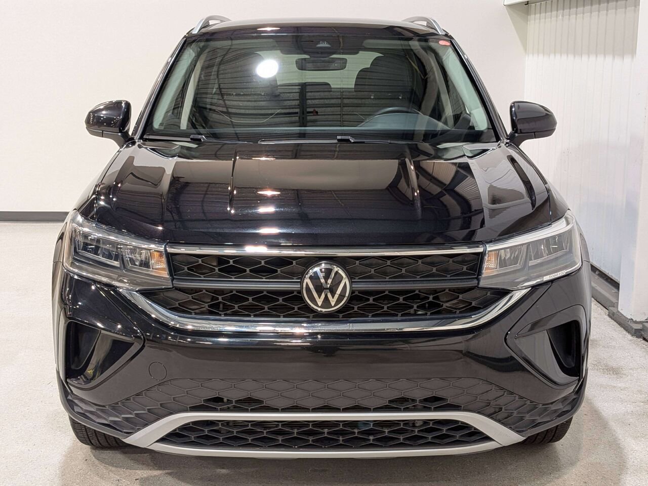 2024 Volkswagen Taos Comfortline 4MOTION Black Mirabel - photo #3
