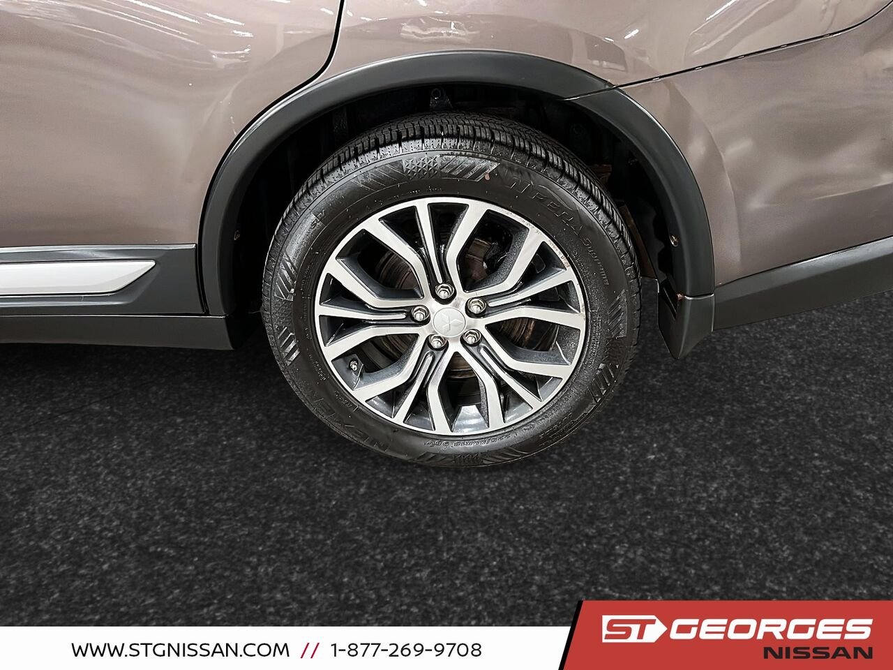 Mitsubishi Outlander GT 2016 Bronze Saint-Georges - photo #6
